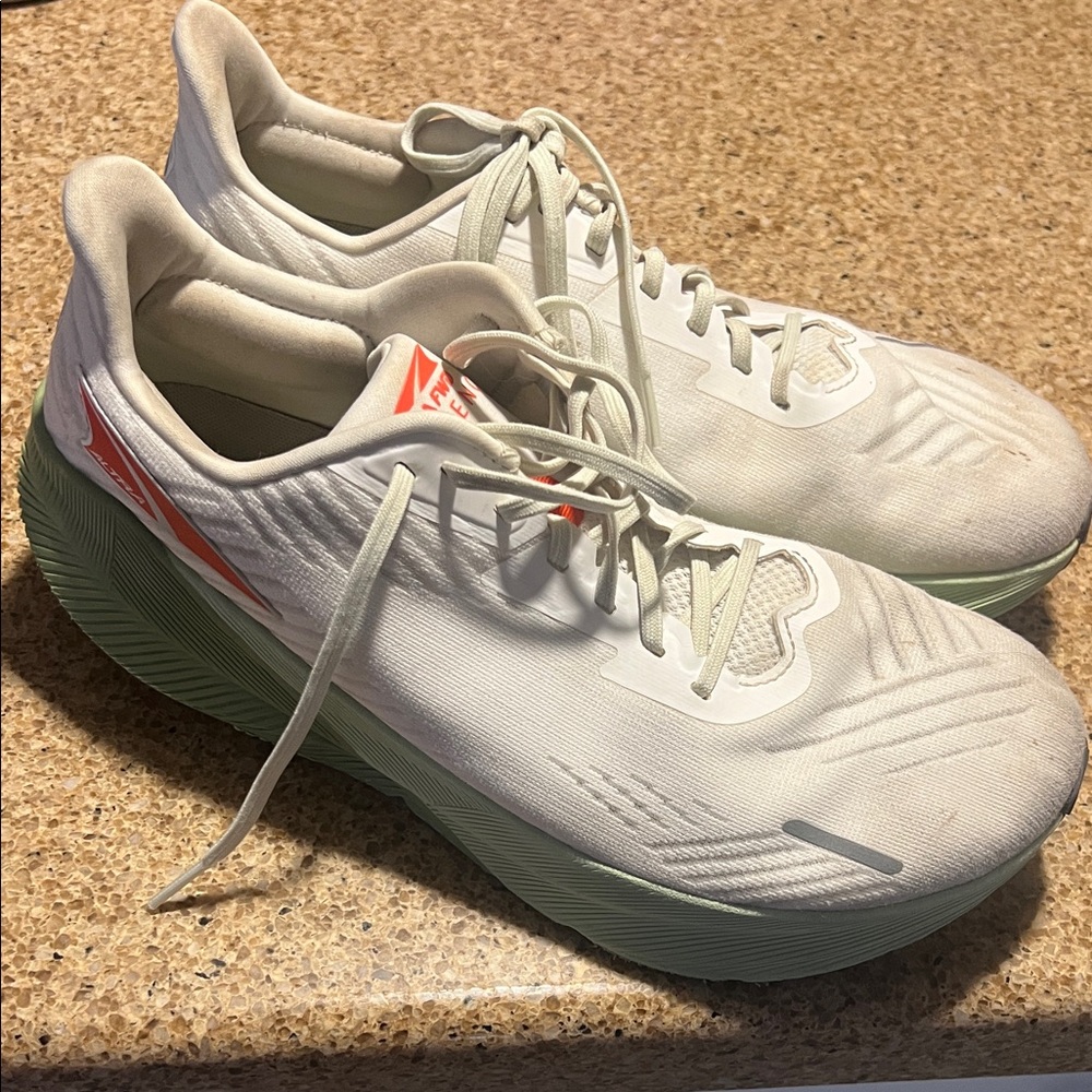 Altra Flow Experience Men’s 9 comfortable running or walking shoes